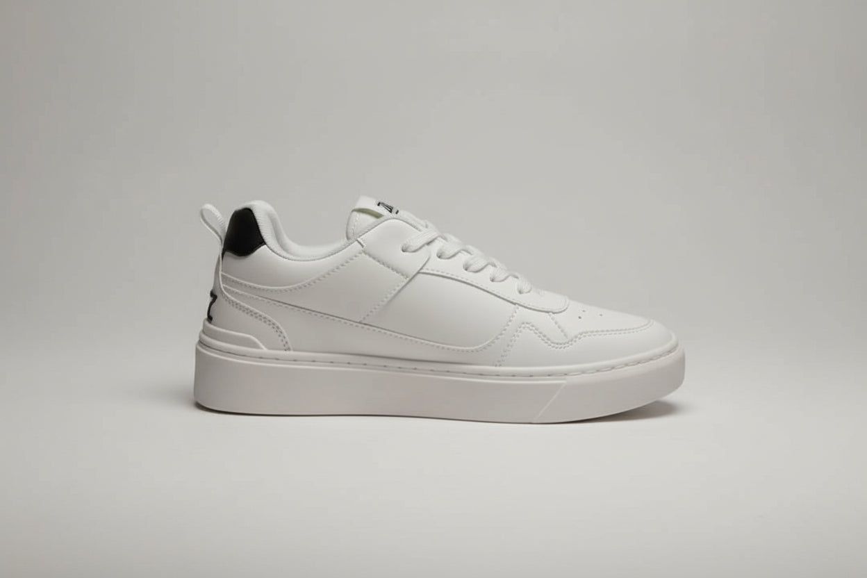 White zawa aurion sneaker on a gray background